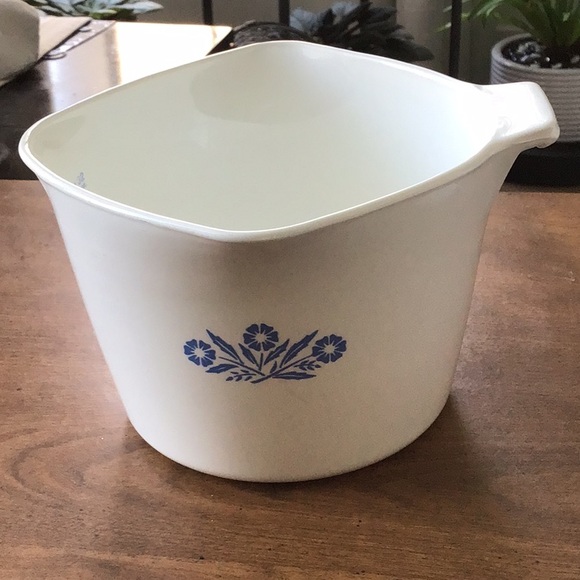 Corningware Other - Vintage Corning Ware Blue Cornflower sauce maker or measuring bowl.